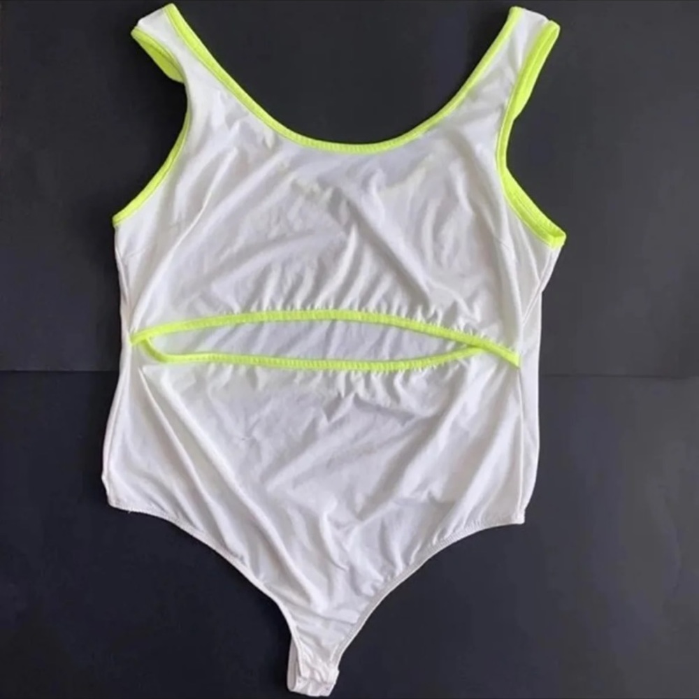 SOLD‼️‼️Fashion Nova cut out bodysuit